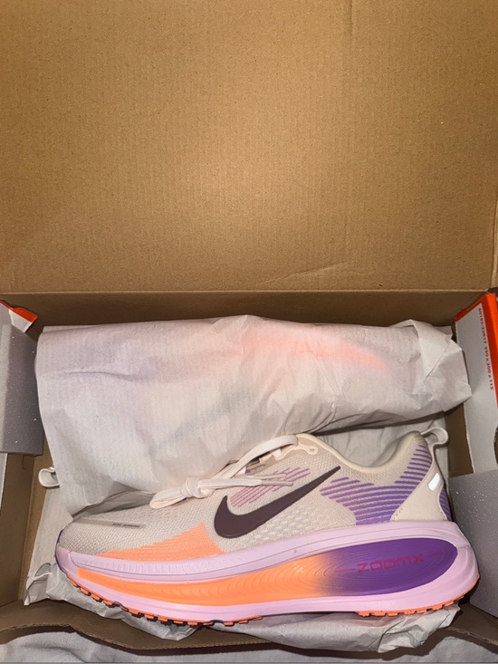 Nike Shoes - Nike Women's ZoomX Vomero 18